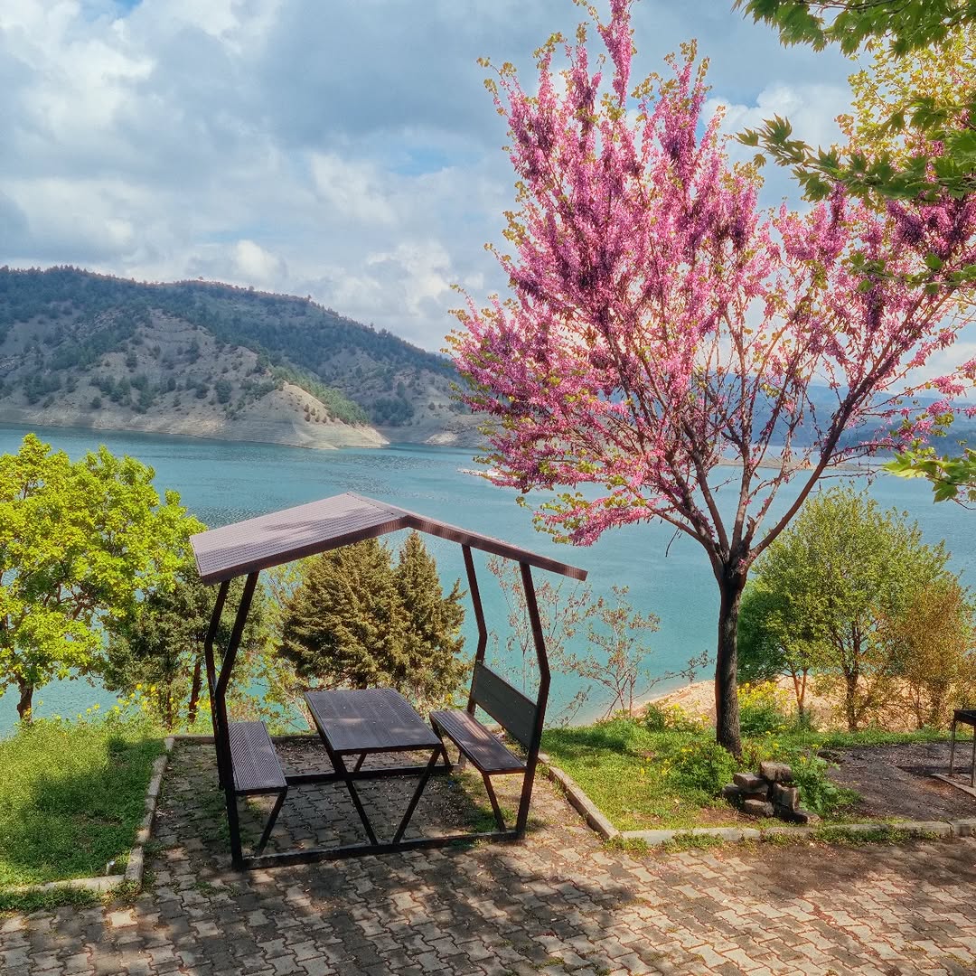 Menzelet Baraj Gölü