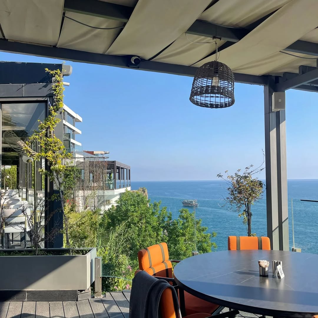 Sunset View Restaurant & Bar