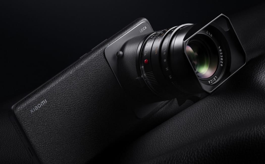 Xiaomi 17 Ultra Leak Reveals DSLR-Inspired Design & Powerful Camera Upgrade