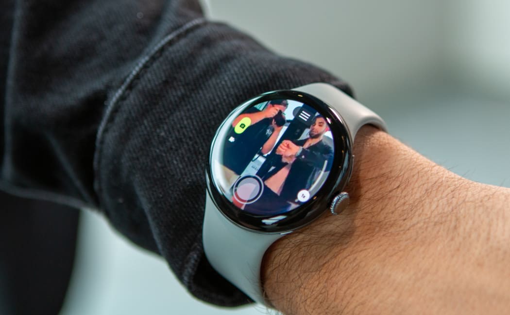 Why the Galaxy Watch 8 Beats the Pixel Watch 4 — My Honest Experience
