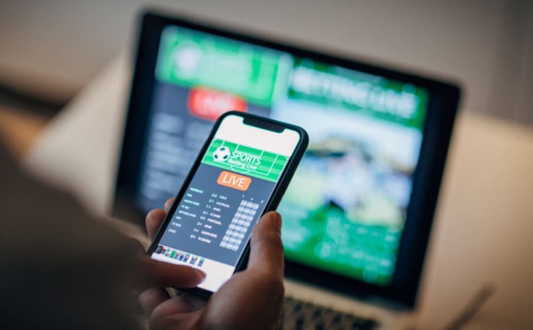Unregulated Trading Apps in Pakistan Fuel Cyber Scams and Dollar Flight