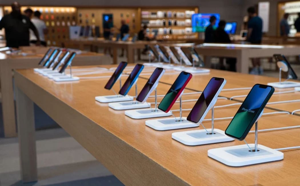 iPhone 17 Sales Elevate Apple Stock to New Record Peak