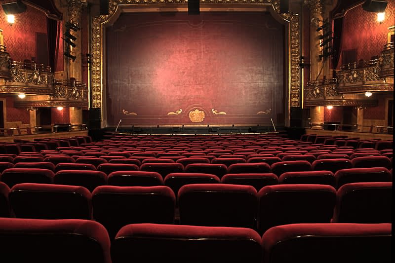 El teatro municipal reabre la sala grande tras ocho meses de obra en la acústica