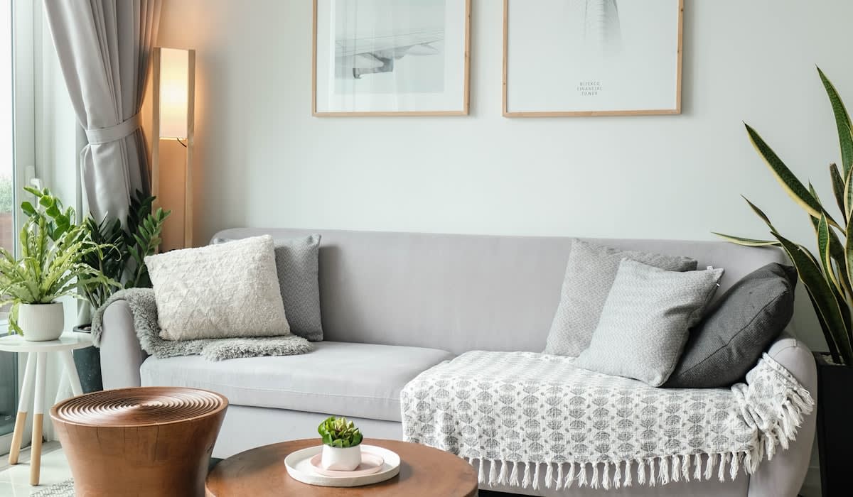 Textiles para el living: cómo combinar mantas, almohadones y alfombras