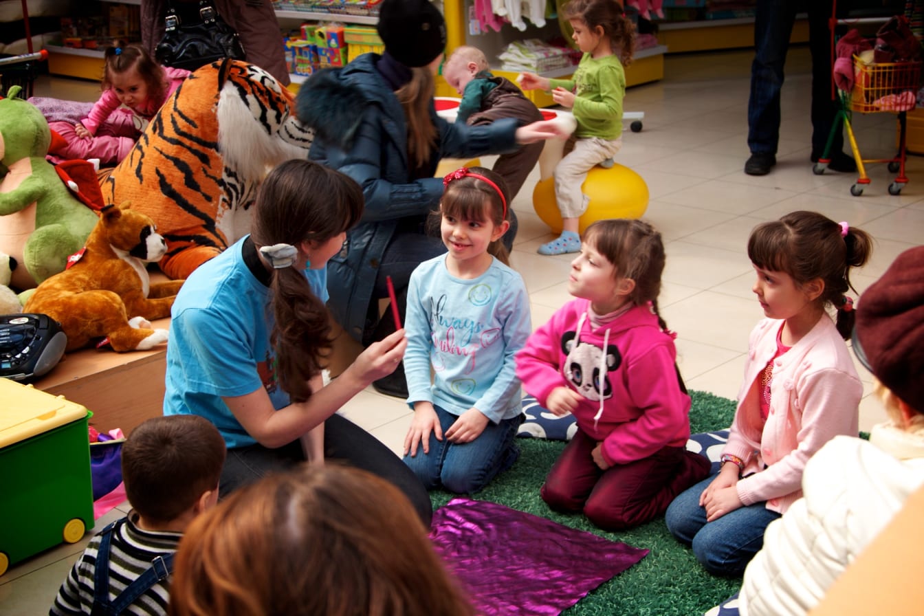 Abby took part in an English lesson at Antoshka.