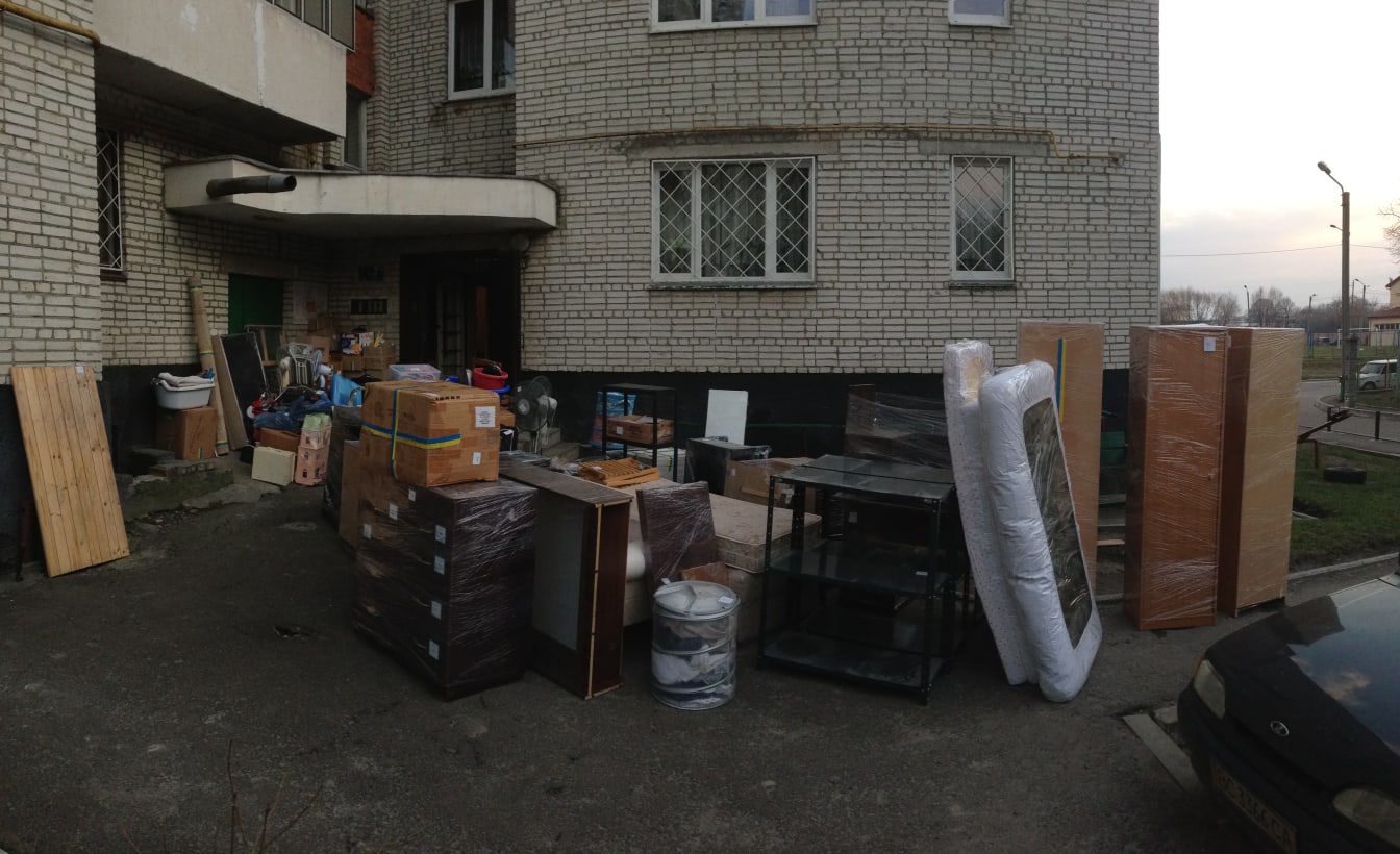 Moving day. The guys we hired said that in all their years in the moving business, ours was the biggest job they’d ever had!