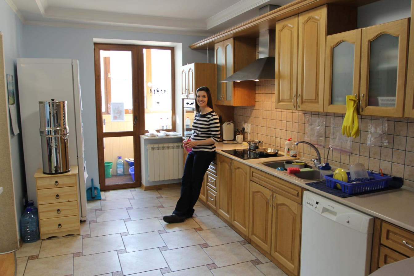 Plenty of room in the kitchen.
