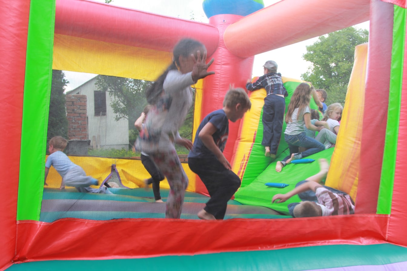 While the moms met with Kelsie and Katelin, the kiddos did not lack for interesting activities outside!