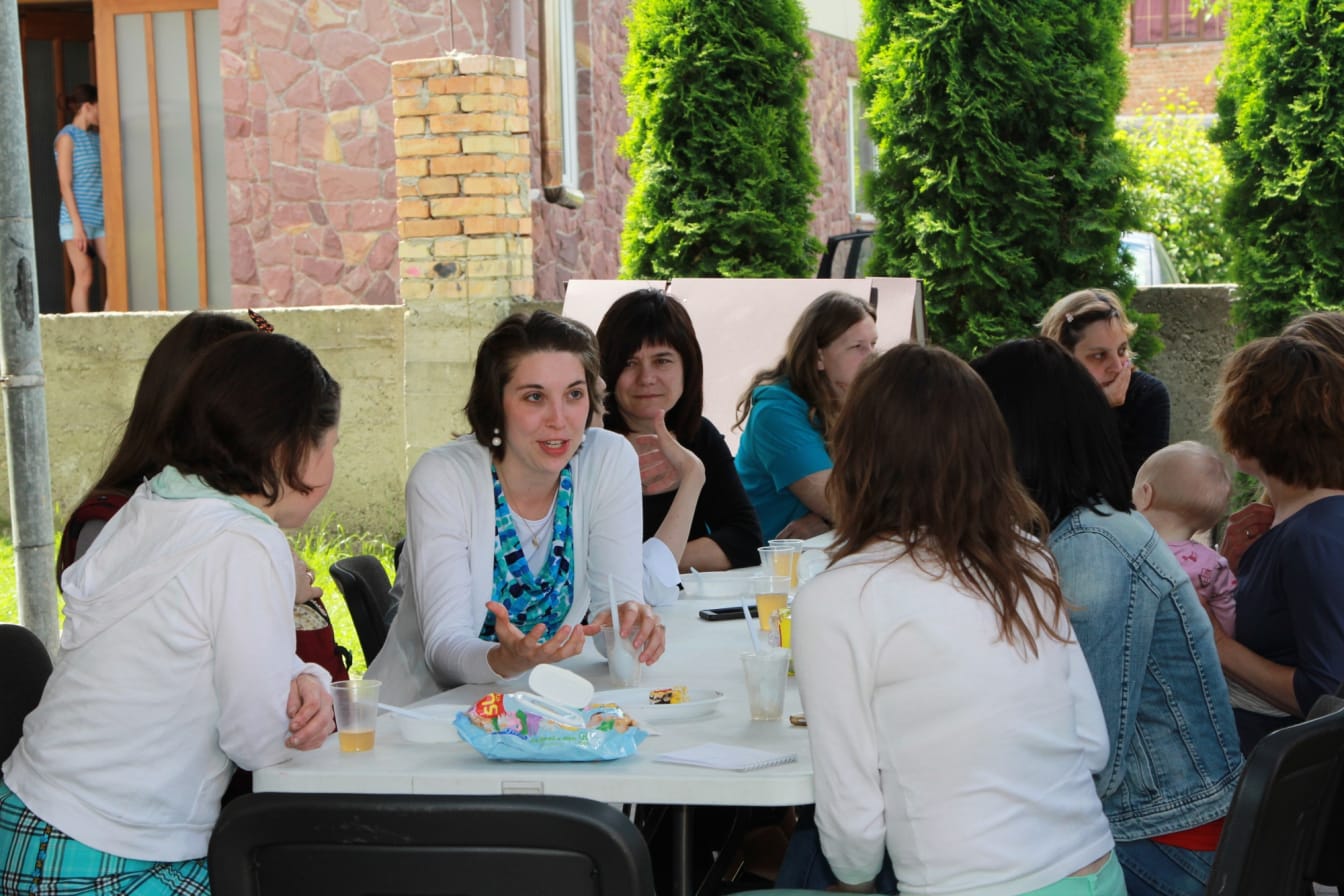 After the seminar, a meal was provided, during which the conversation about motherhood continued.