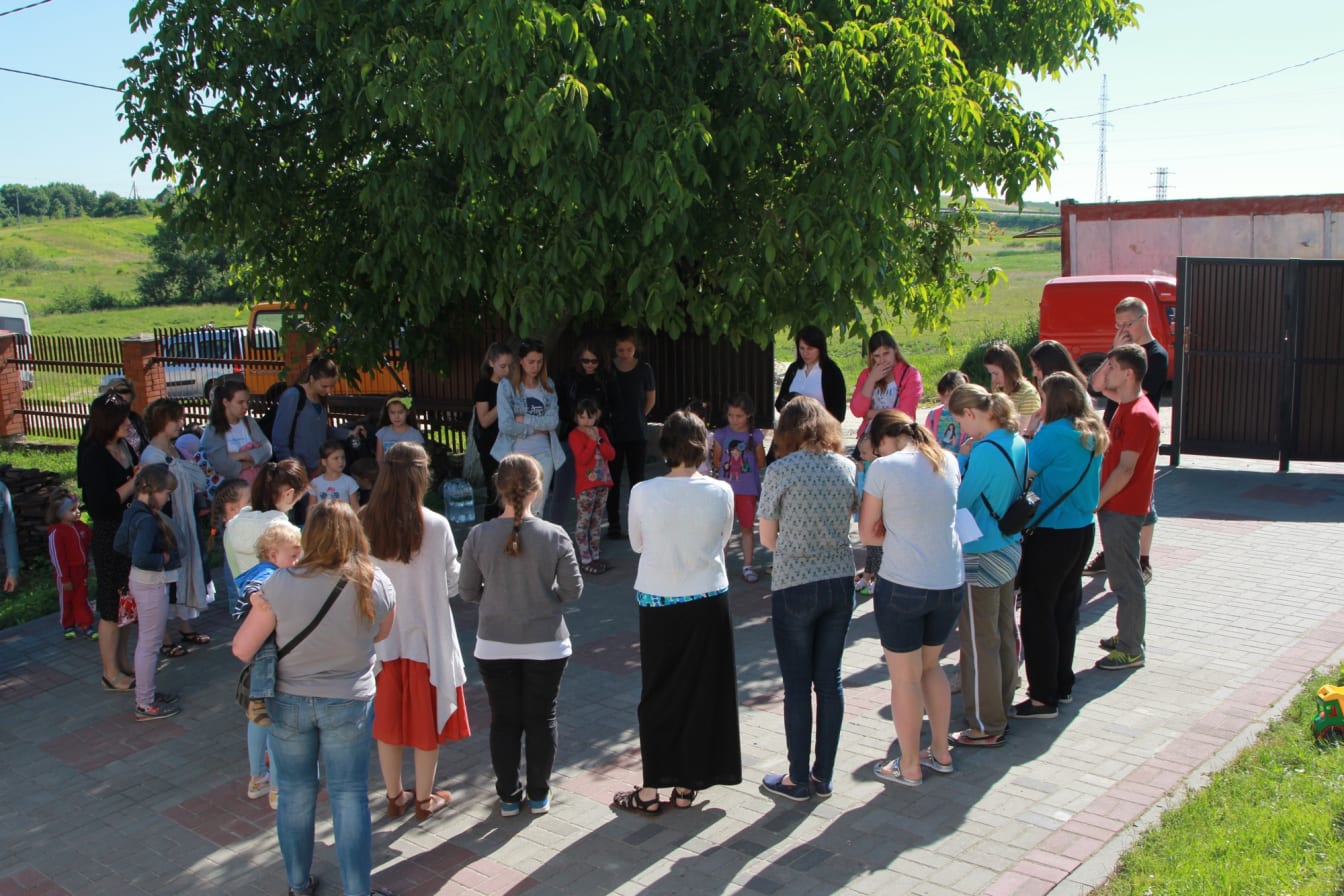 The ladies all gather for prayer before the first session.