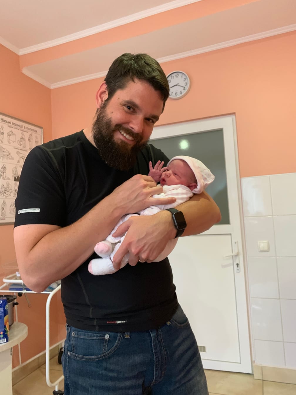 Daddy gets some “Mia-time” at the hostpital.