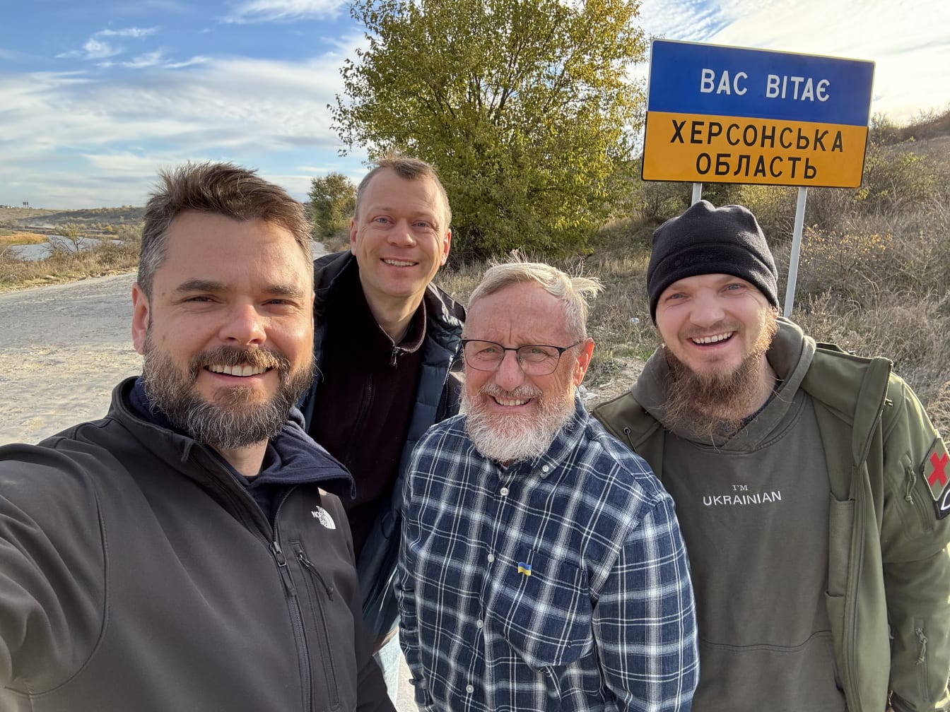Pausing for a quick selfie as we enter the Kherson oblast of UKRAINE! 🇺🇦💪🏻 From the left: Joshua, Nathan, Ben, Oleksandr.