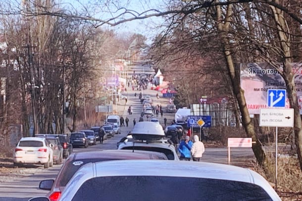 As we crest the last hill, we finally see the crossing area come into view. What a welcome sight!