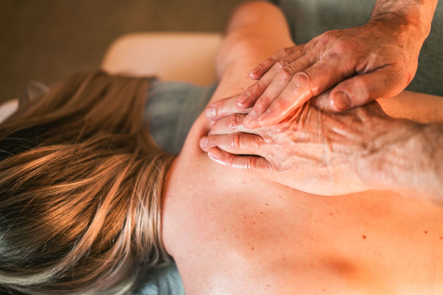 Relaxation during a massage at Glemmtalerhof in Hinterglemm.