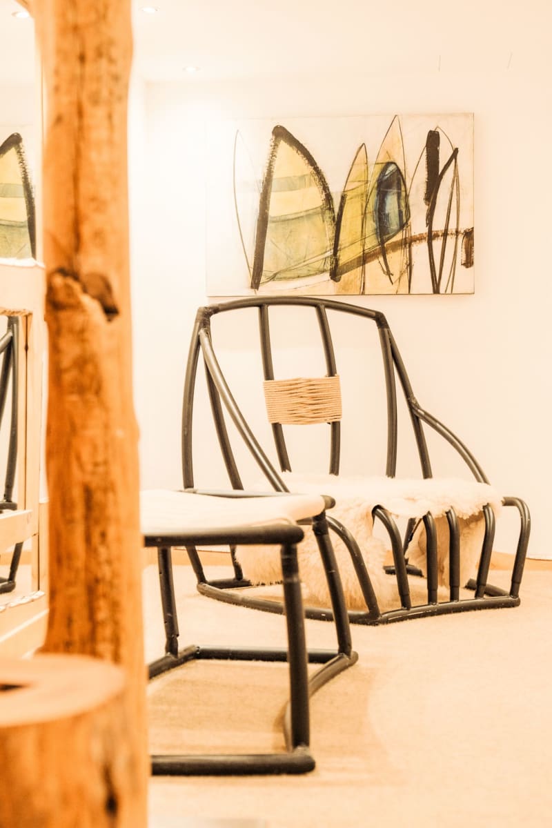 Cozy room at Glemmtalerhof with creative furniture and modern art.