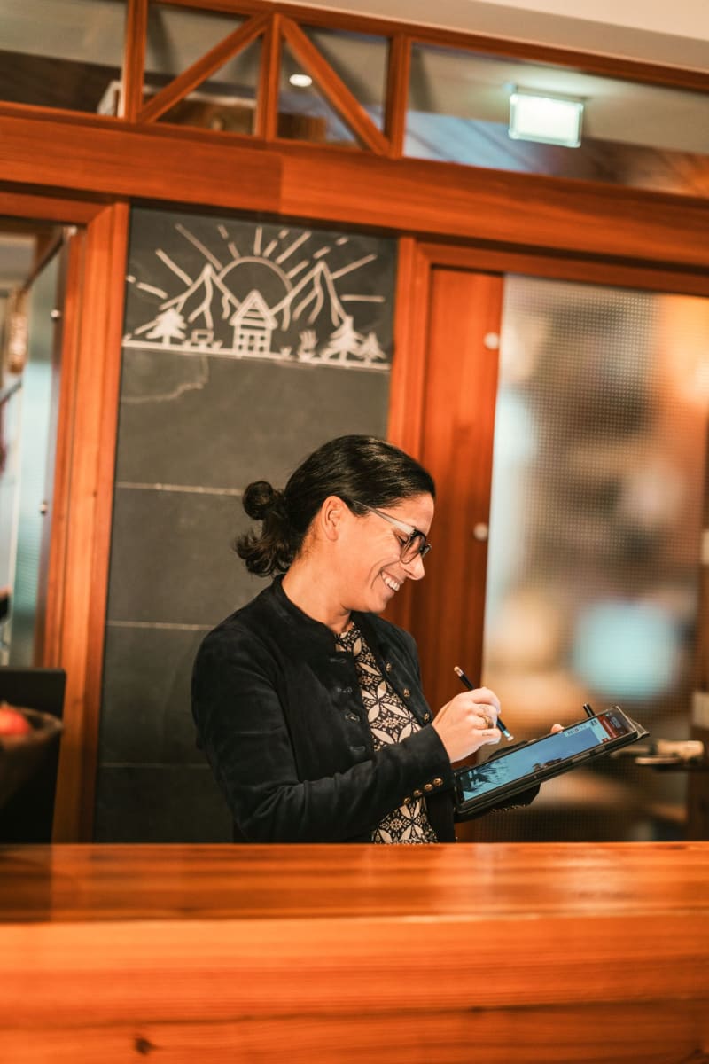 Bild für Bewerbung: RESERVIERUNG (m/w/d) - Backoffice