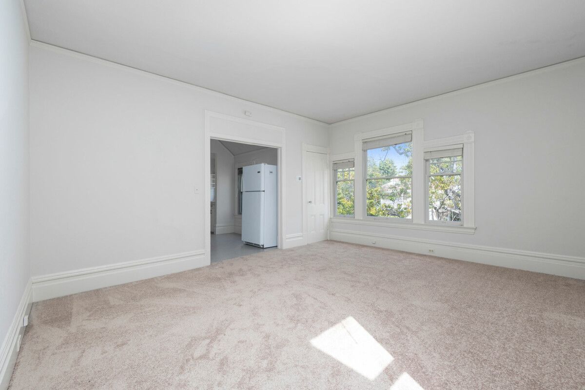 1828 Clinton Ave #B
