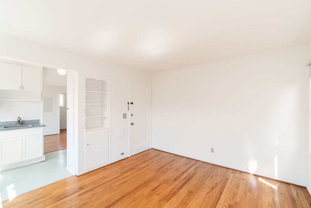 1535 Everett #D