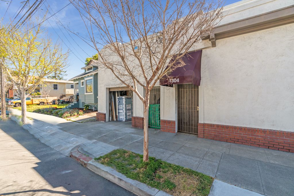1304 Versailles Ave #B
