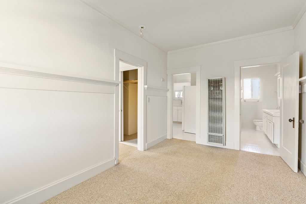 2811 Encinal Ave #B
