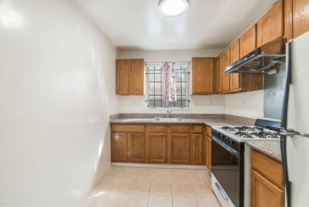 3009 Park Blvd #2