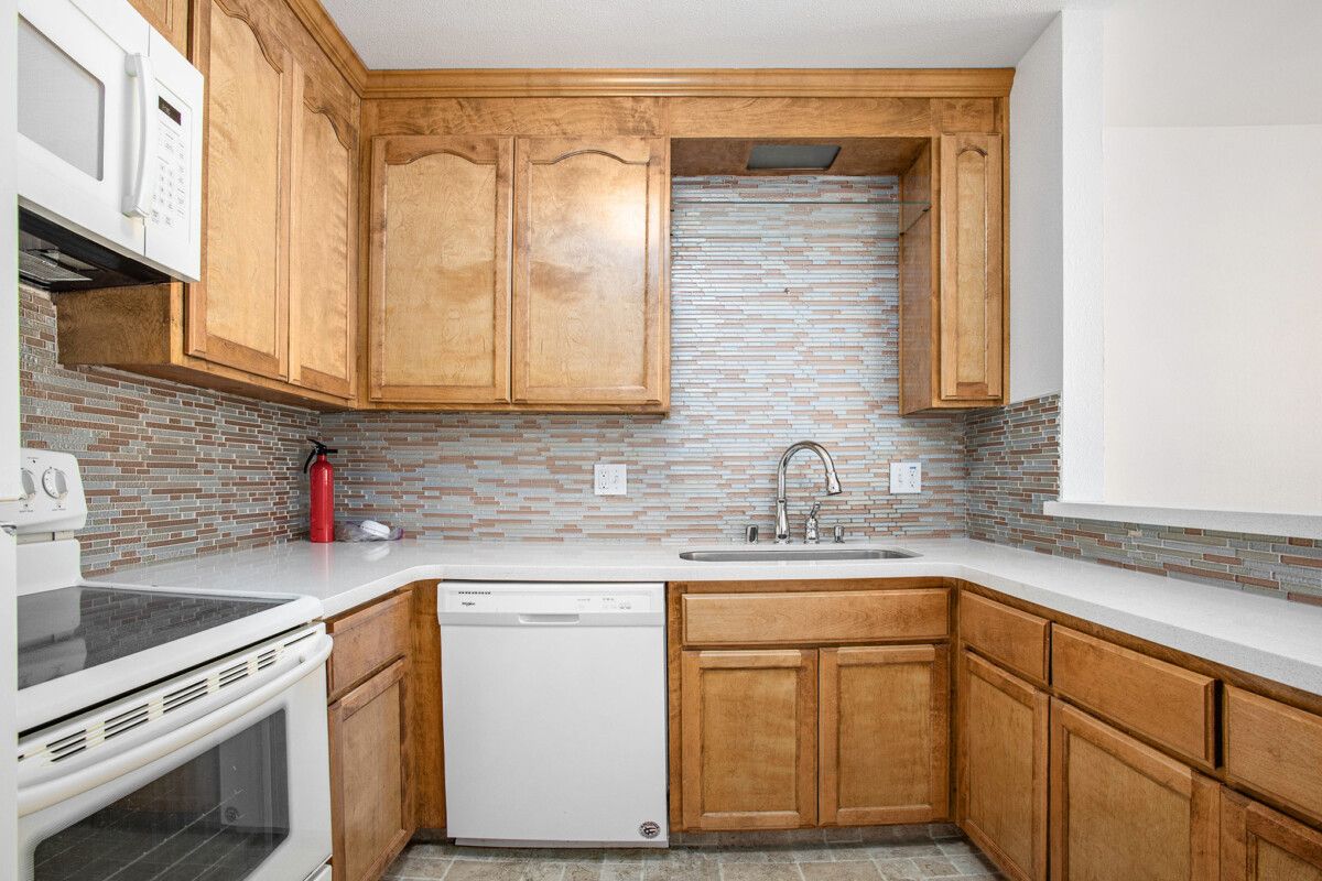 1825 Shoreline Drive, #208