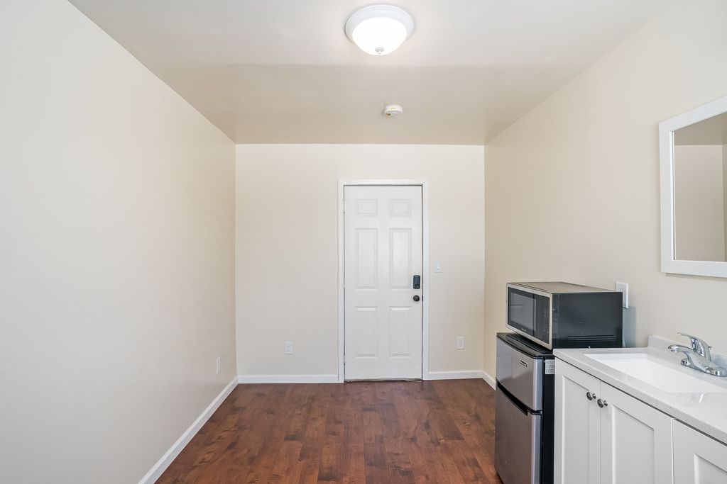 1715 Park St. #8