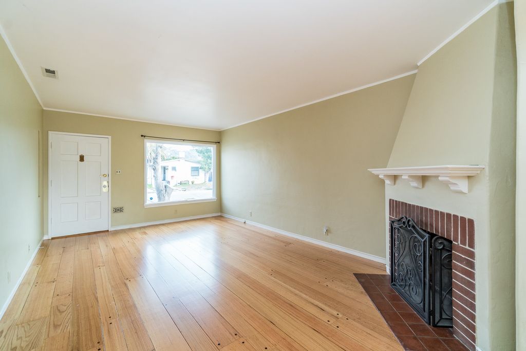 317 Hollister Ct