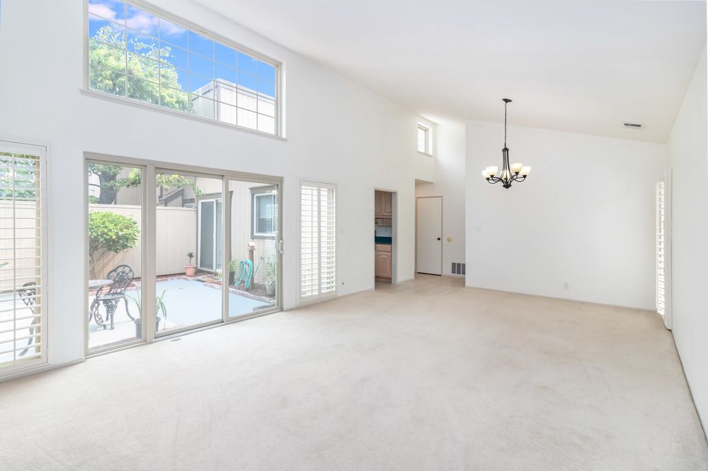 1095 Melrose Ave 