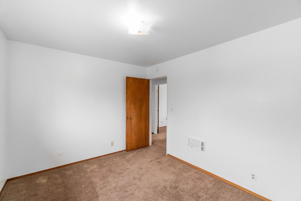2237 Clinton Ave #B