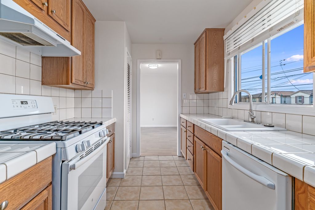 1572 Buena Vista Ave #3