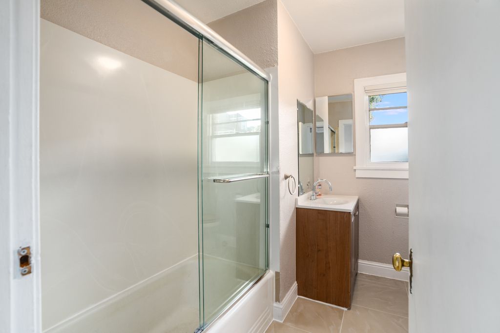 1612 Concordia Street - Upper unit