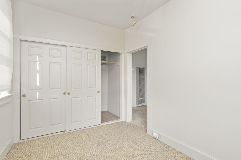 2811 Encinal Ave #B