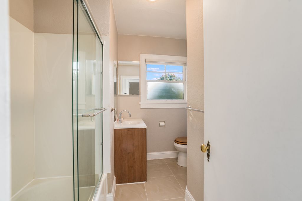 1612 Concordia Street - Upper unit