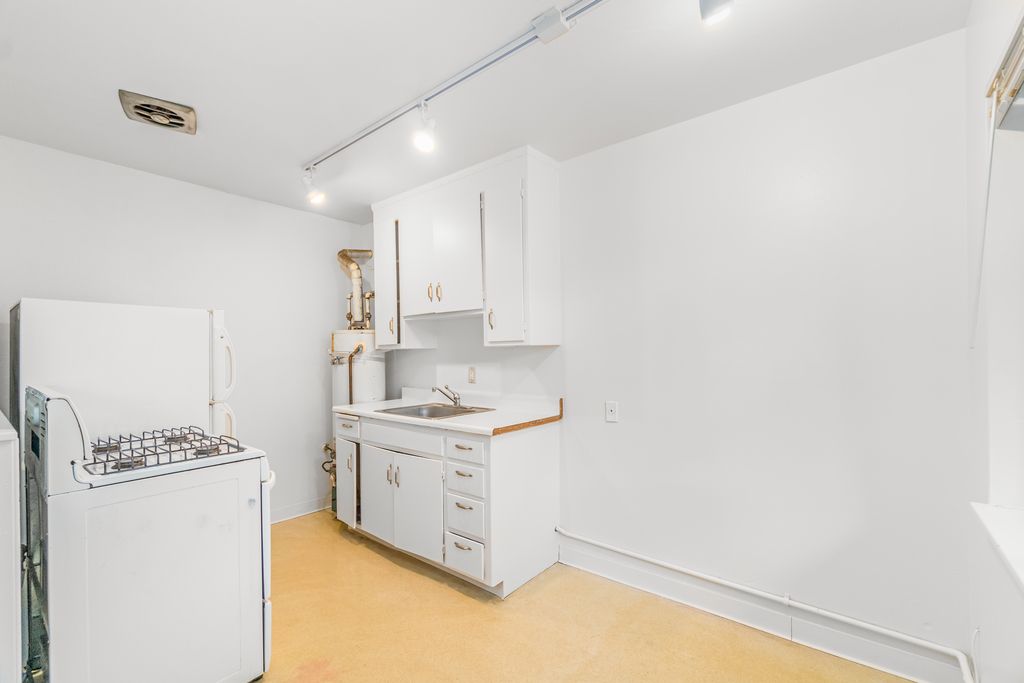 2256 Pacific Ave #B