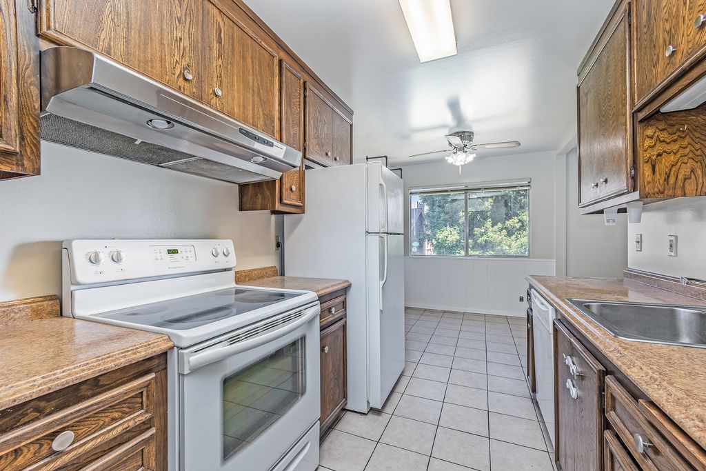 2261 Clinton Ave #D