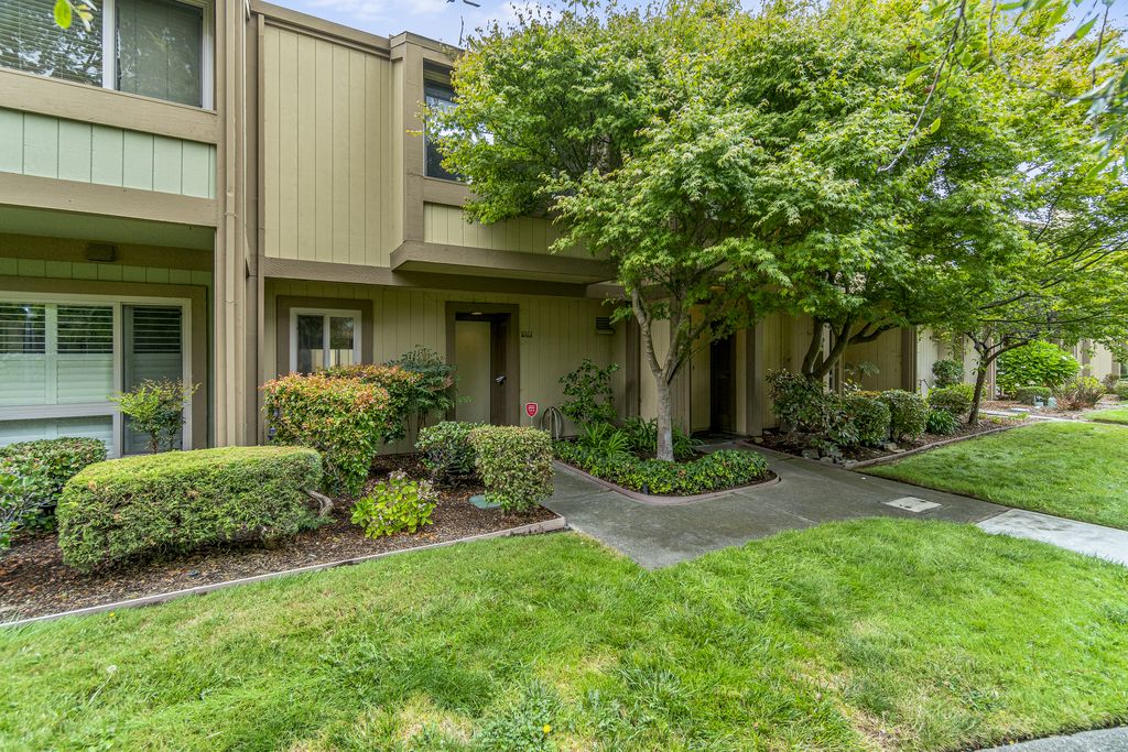 3158 Phoenix Lane