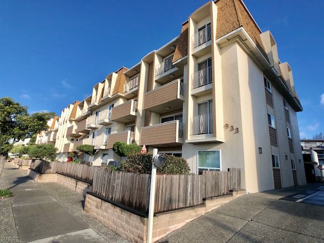933 Shoreline Drive #307