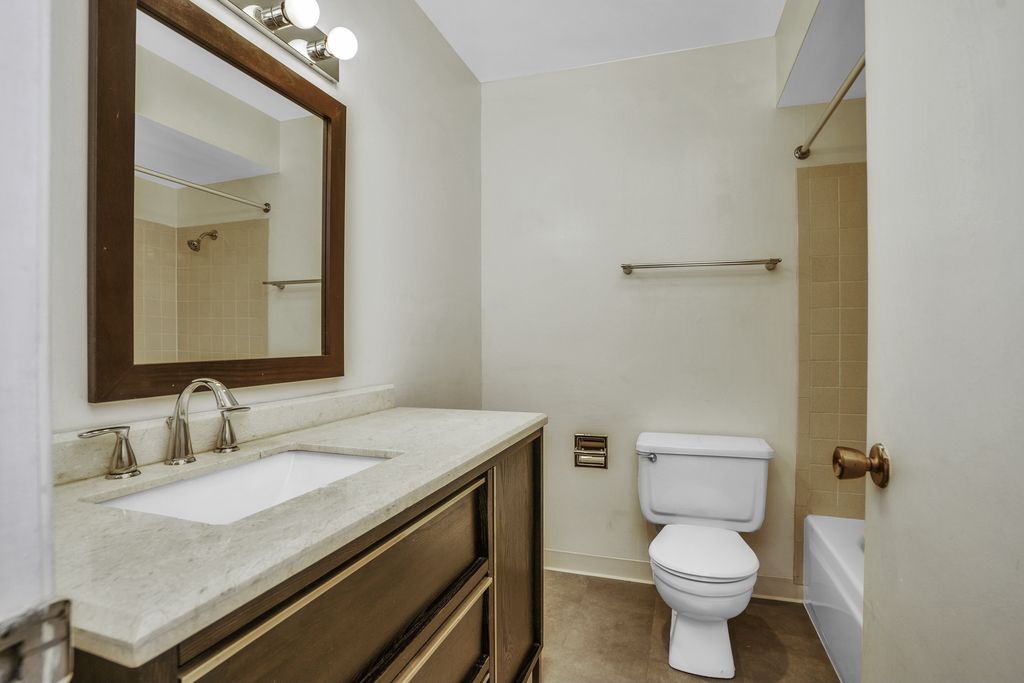 2101 Shoreline Drive #155