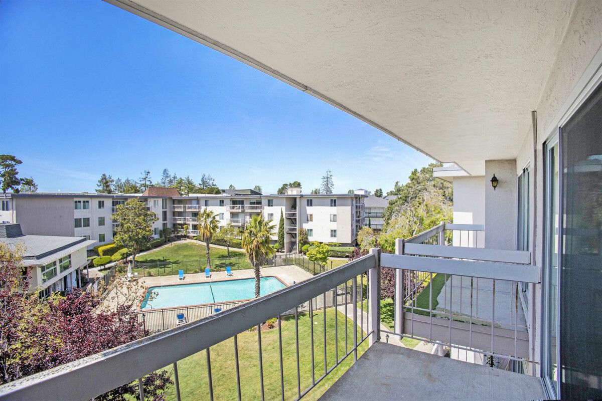 960 Shorepoint Ct. #303