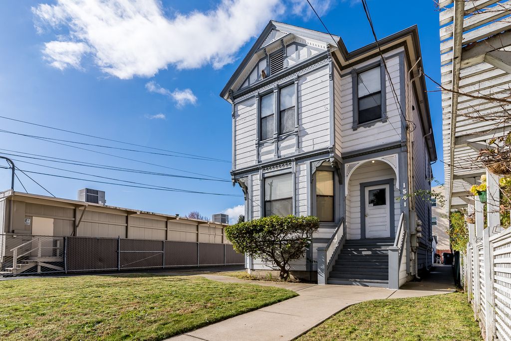 1541  Bay Street #2