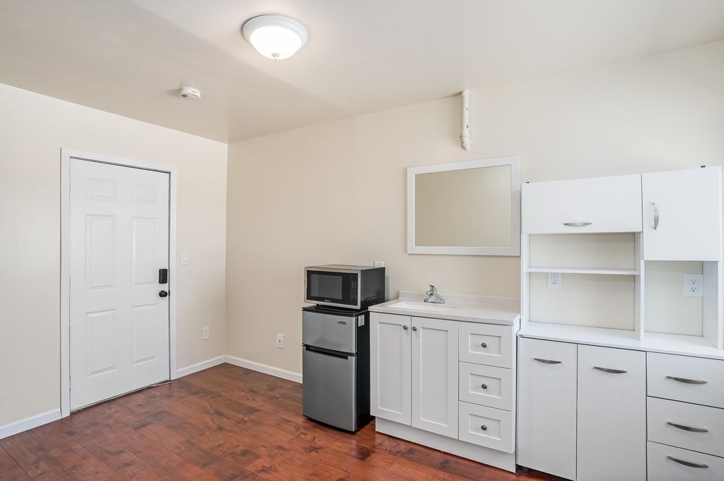 1715 Park St. #8