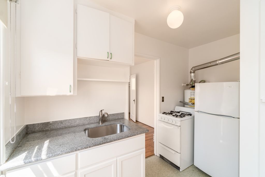 1535 Everett #D