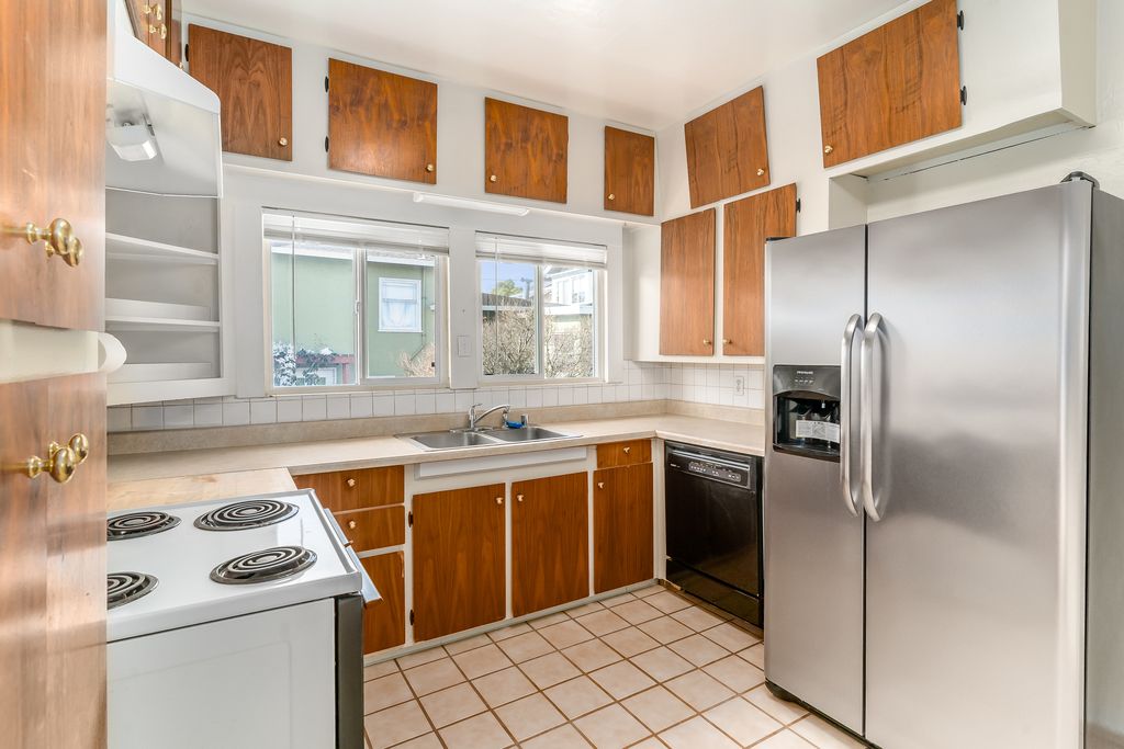 1611 Gould Court