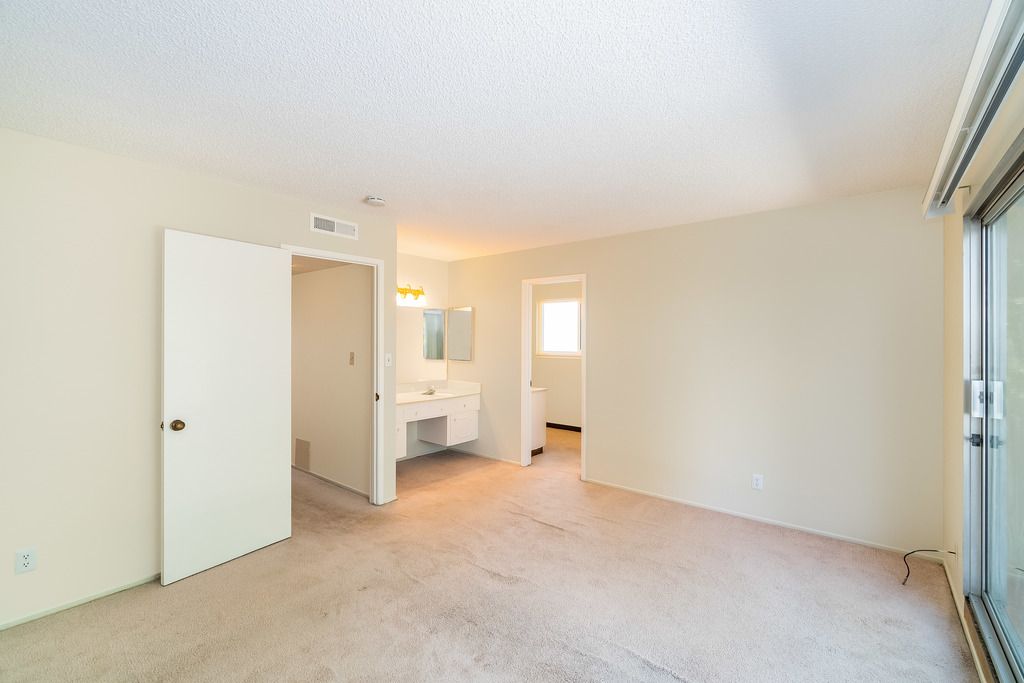 2701 Bayview Dr
