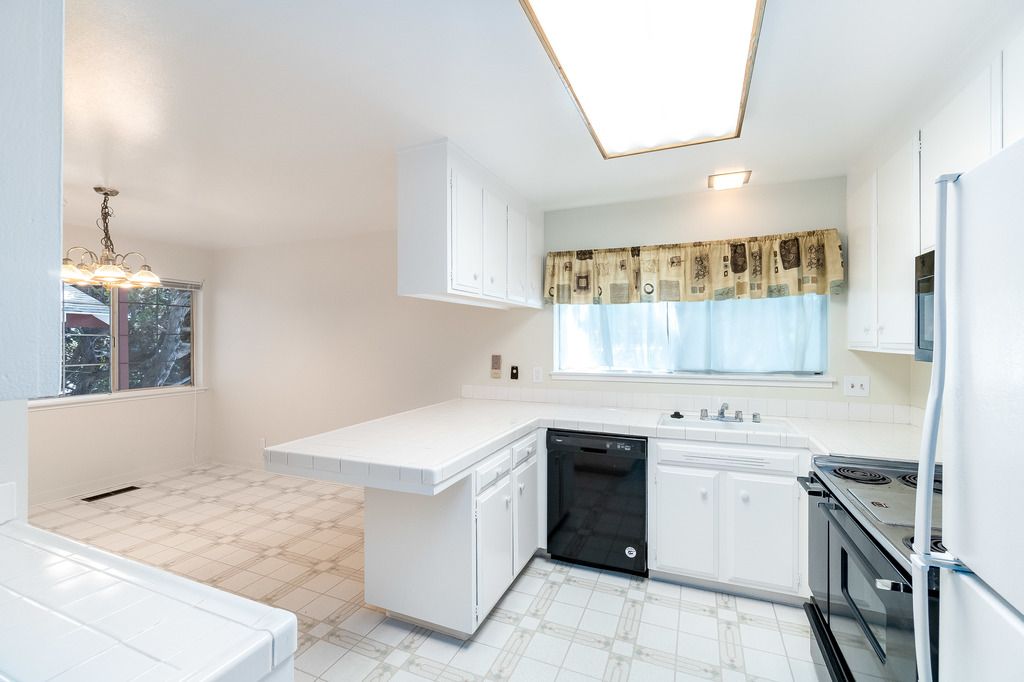 2701 Bayview Dr