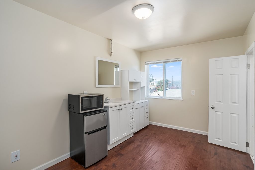 1715 Park St. #8