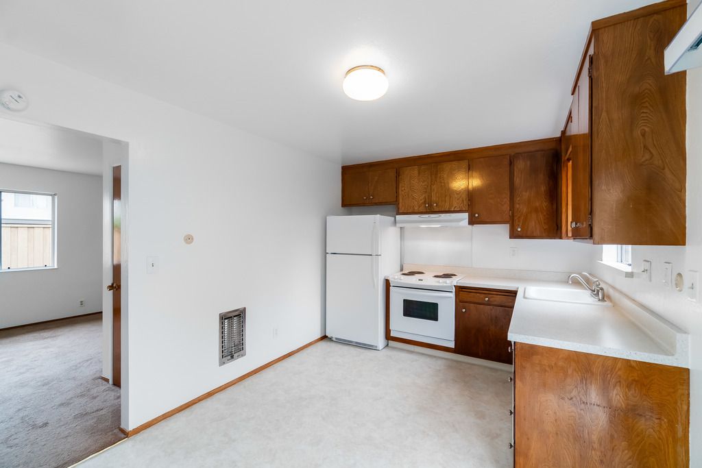 2237 Clinton Ave #B