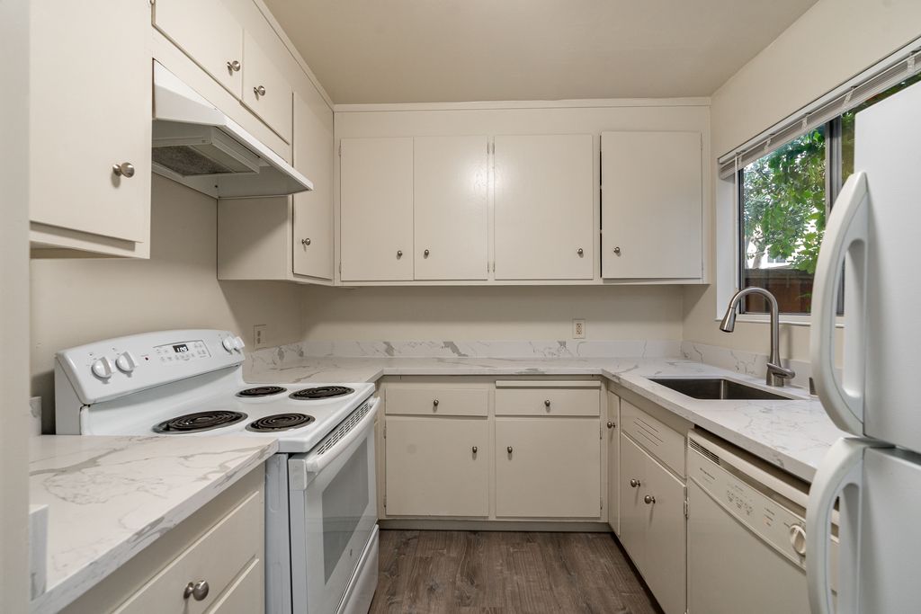 2229 Clinton Ave #C