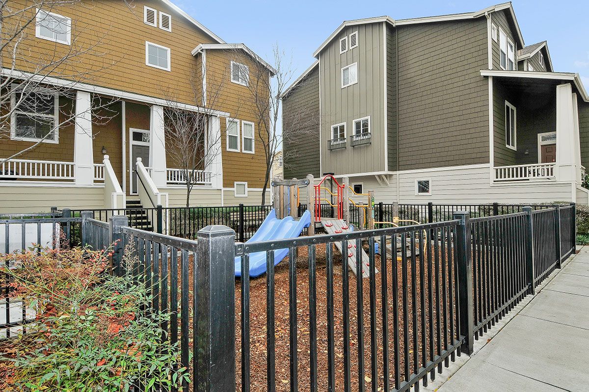 22873 Kingsford Way